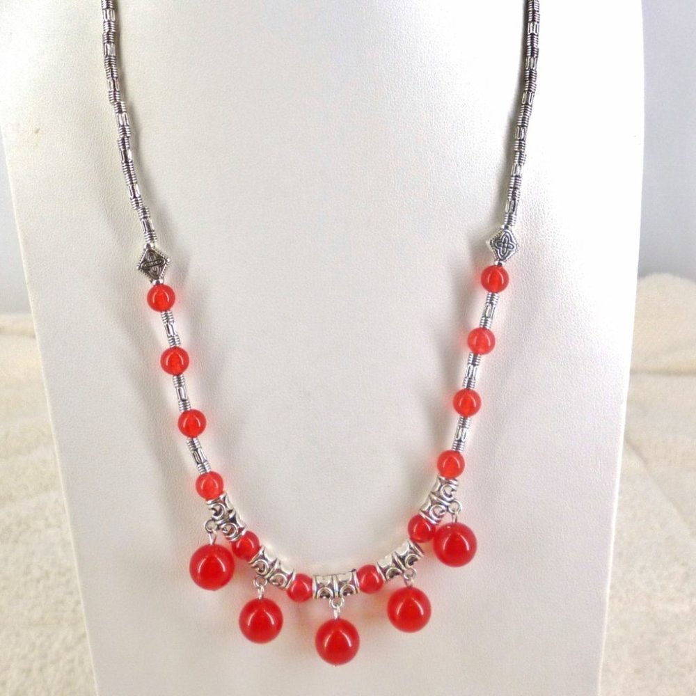 Red Glass Bead Fringe Necklace Textured Silver Tone Boho 18" - 21" NWOT Perfect